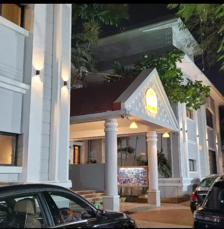 Country Club in Andheri West